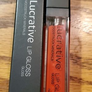 Younique lucrative lip gloss in legal